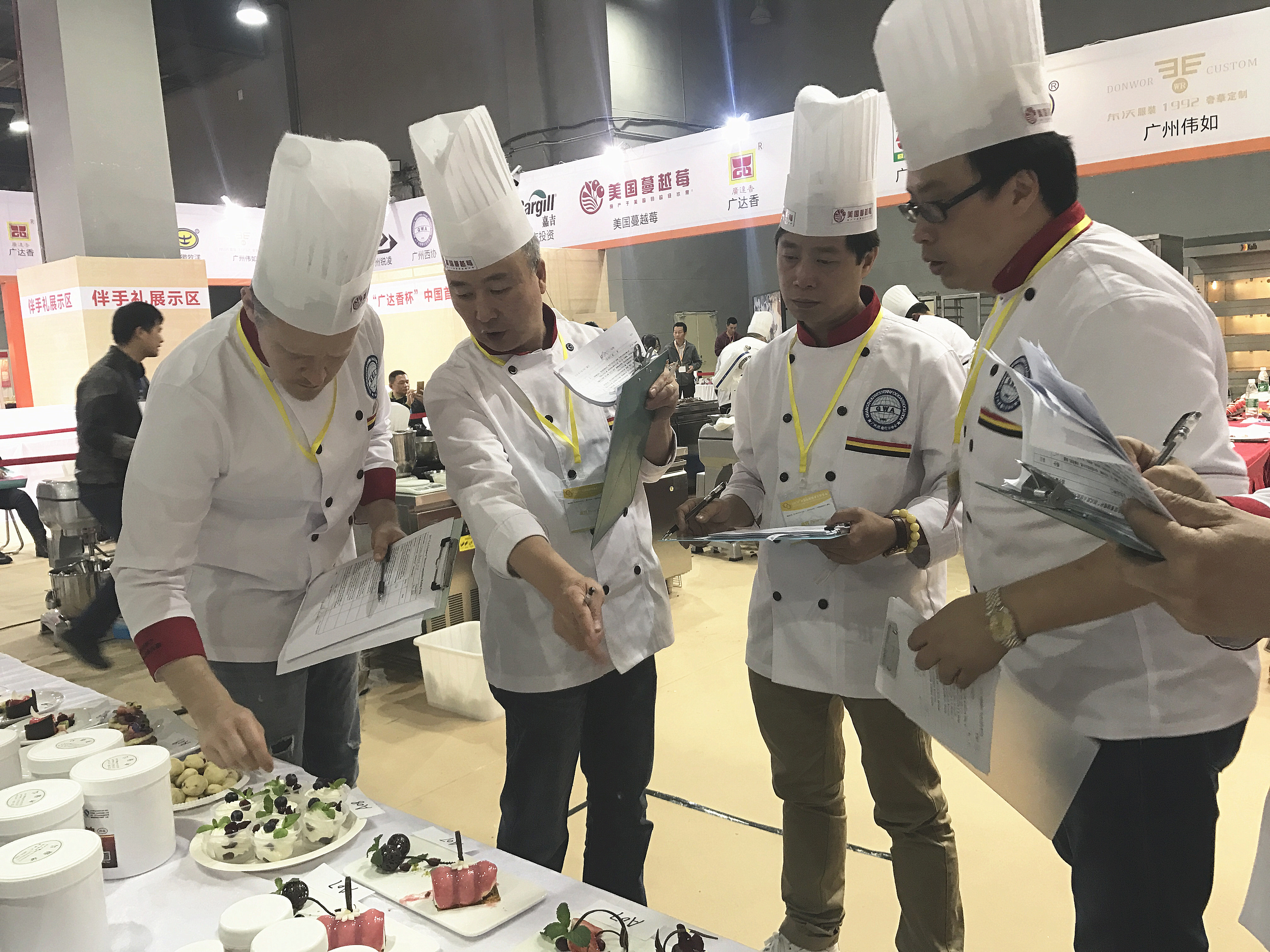 成都首次举办中式面点师技能比赛 100余名厨师同台比拼炸、蒸、捏等中式面点烹饪技艺成都市总工会